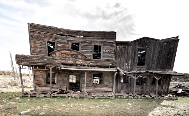 istock Old western saloon in Kanab Utah falling down due to time 1153247936