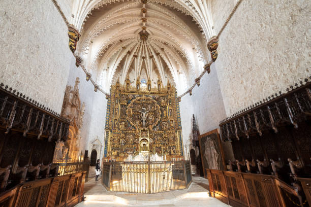 intérieur du monastère gothique cartuja de miraflores à burgos, castilla y leon, espagne. - arc élément architectural photos et images de collection