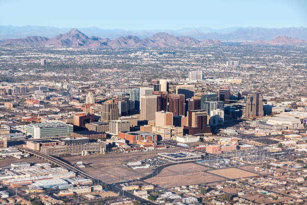 downtown phoenix aerial view from airplane - phoenix downtown district skyline city imagens e fotografias de stock