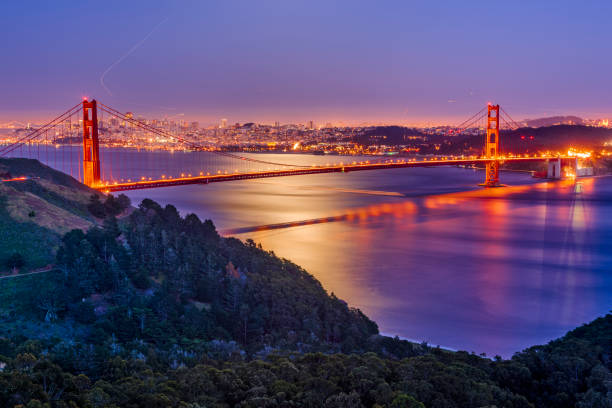 el área de la bahía de san francisco en california - golden gate bridge night bridge san francisco bay fotografías e imágenes de stock