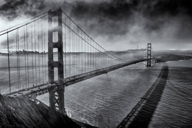 カリフォルニア州のサンフランシスコ・ベイエリア - golden gate bridge nature vacations fog ストックフォトと画像
