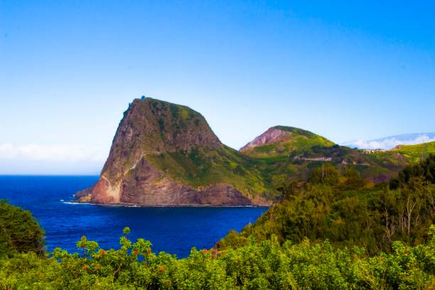 istock Mountain in the ocean 1153281686