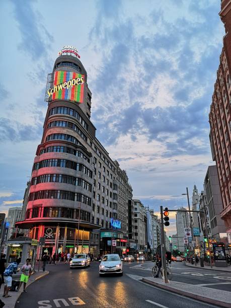 夕暮れ時のグランビアの眺め。マドリード。スペイン - madrid province ストックフォトと画像