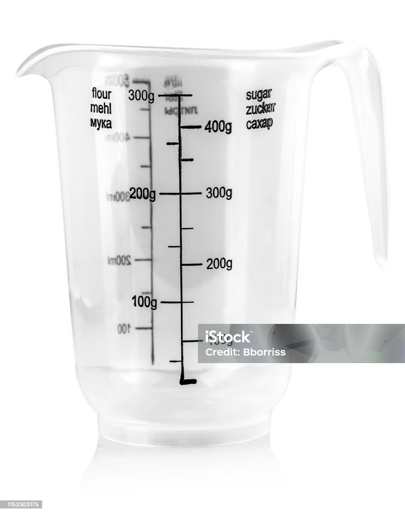 Vaso Medidor De Plástico Aislado En Blanco Foto de stock y más banco de  imágenes de Abundancia - Abundancia, Agua, Alimento - iStock