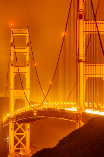 el área de la bahía de san francisco en california - golden gate bridge night bridge san francisco bay fotografías e imágenes de stock