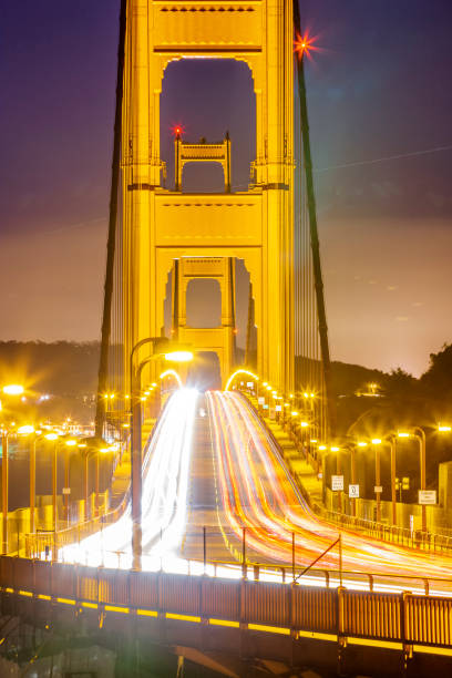 el área de la bahía de san francisco en california - golden gate bridge night bridge san francisco bay fotografías e imágenes de stock