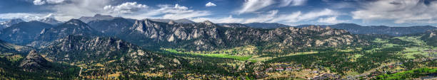 panorama aéreo de estes park - picturesque america or the land we live in canyon mountain mountain range - fotografias e filmes do acervo