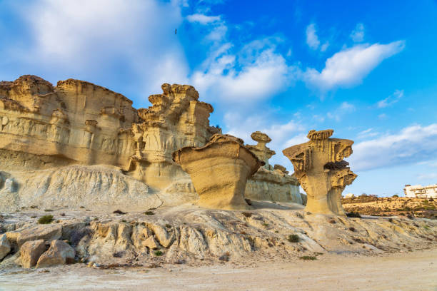 vista das erosões de bolnuevo, las gredas, mazarron. murcia, espanha - bizarre landscape sand blowing - fotografias e filmes do acervo