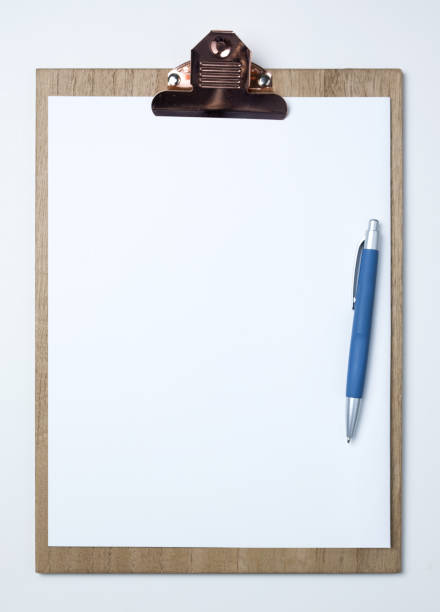 appunti in legno con foglio bianco su - paper clip document file note pad foto e immagini stock