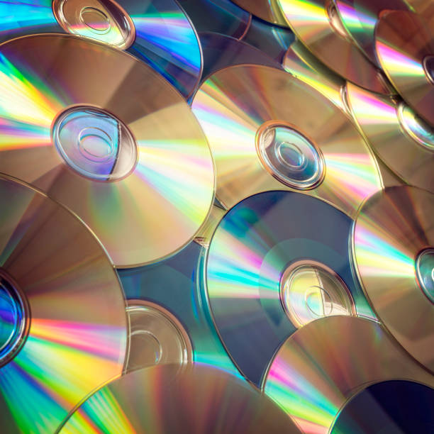 disques optiques ou fond cd compact disc - dvd stack cd movie photos et images de collection