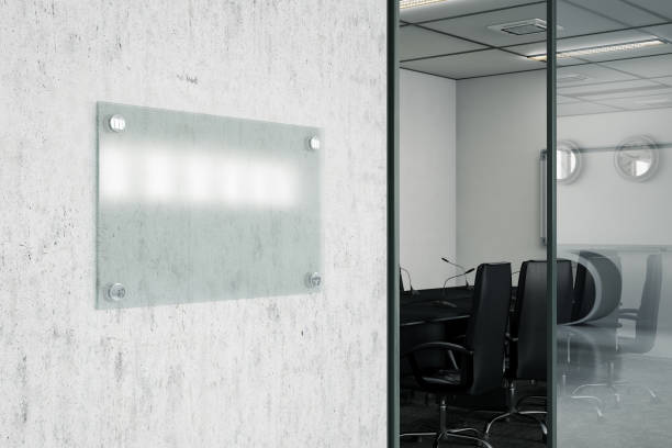 sinal de vidro em branco da placa de identificação com escritório - acrylic - fotografias e filmes do acervo