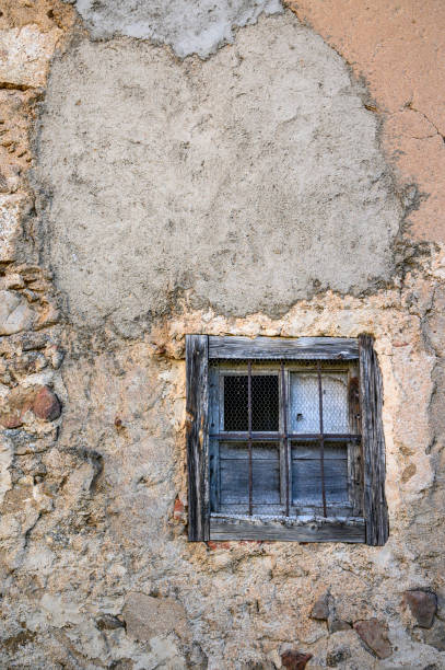 istock Wooden window in medieval old house in Spain 1153452784