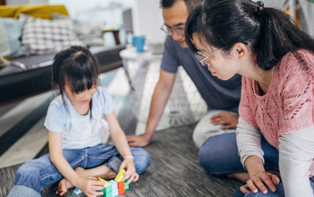 istock Family playing with blocks 1153506335