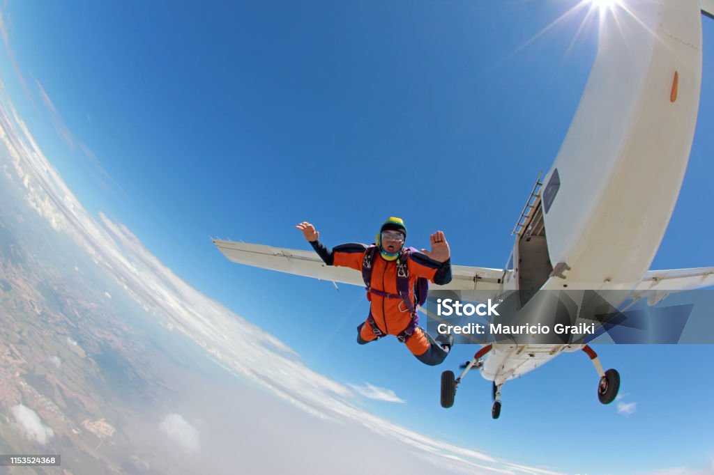 Alter Fallschirmspringer Springen eines Flugzeugs. - Lizenzfrei Fallschirmsport Stock-Foto