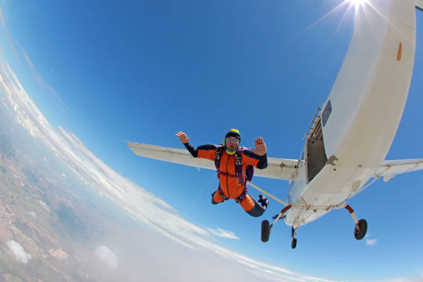 old man parachutist jumping of an airplane. - airplane sky extreme sports men imagens e fotografias de stock