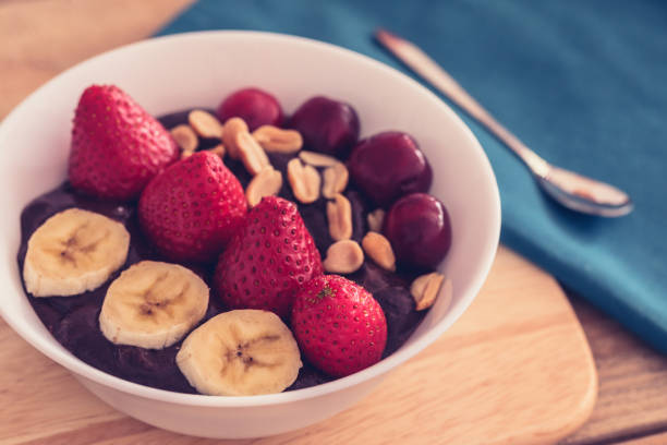 istock Chocolate pudding in bowl with fresh strawberries, close-up 1153527021