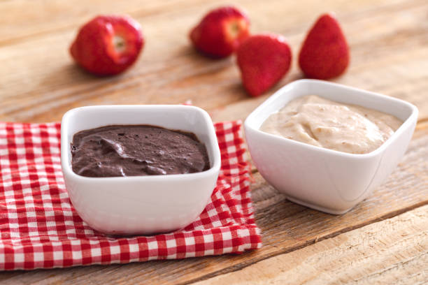 istock Chocolate pudding in bowl with fresh strawberries, close-up 1153527167
