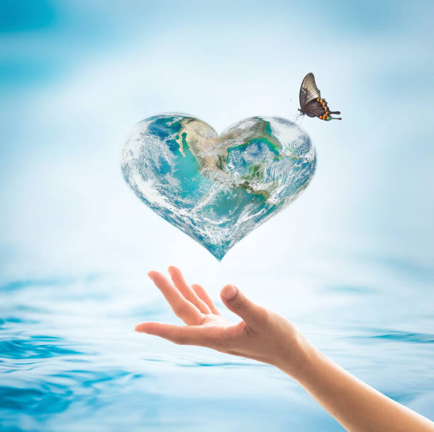 zapisywanie wody i środowiska koncepcji kampanii opieki ze światem w kształcie miłości serca: elementy tego obrazu dostarczone przez nasa (https://images.nasa.gov/details-pia18033) - gov zdjęcia i obrazy z banku zdjęć