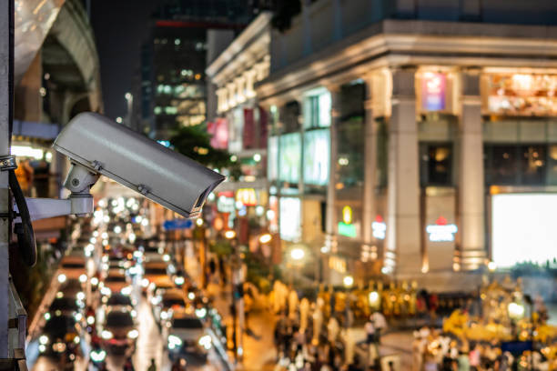 cámara de vigilancia con vistas a la intersección ocupada en bangkok, tailandia - personal land vehicle audio fotografías e imágenes de stock