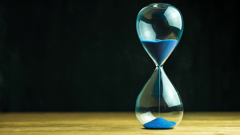 Reloj De Arena - Banco de vídeos libres de derechos - iStock Reloj De Arena - Banco de vídeos libres de derechos - iStock