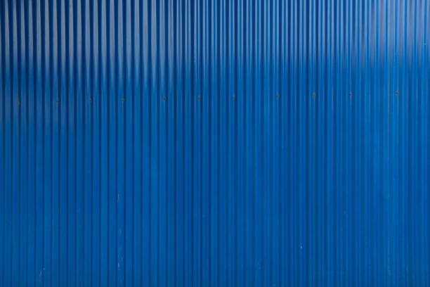 синий гофрированный железный материал, строительные материалы - corrugated iron стоковые фото и изображения