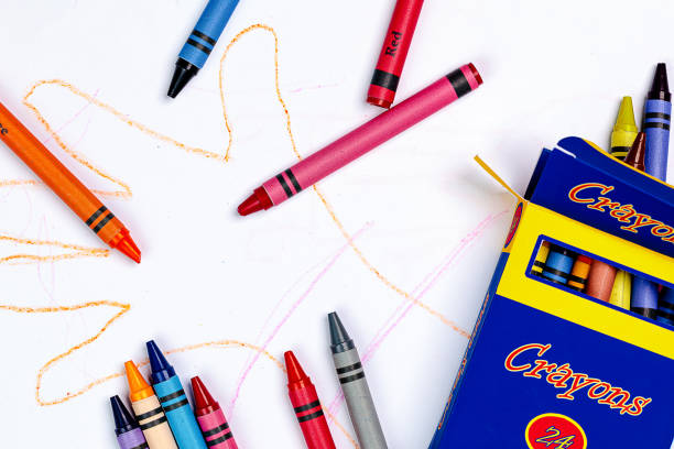 a child's crayon drawing of a hand with generic crayons e un generico crayon box. - 6726 foto e immagini stock