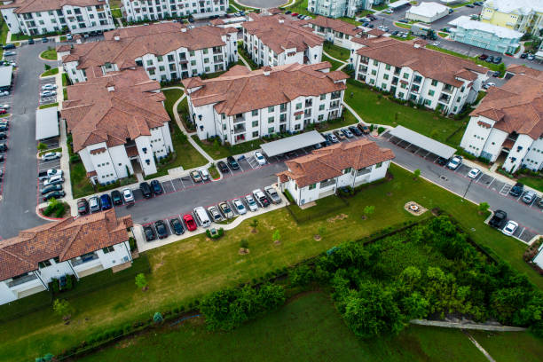 テキサス州オースティンのマンション複合施設 2019 - aerial view suburb housing development texas ストックフォトと画像