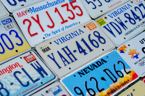 автомобильные номерные знаки соединенных штатов америки. - license plate metal rusty old стоковые фото и изображения