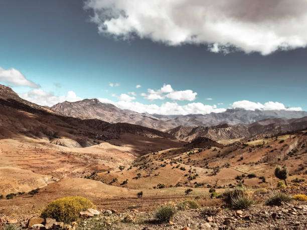 vista del atlas mountais en marruecos - morocco landscape mountain mountain range fotografías e imágenes de stock