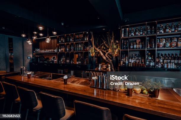 현대 빈 칵테일 나이트 바 바 카운터에 대한 스톡 사진 및 기타 이미지 - 바 카운터, 바, 선술집 - iStock