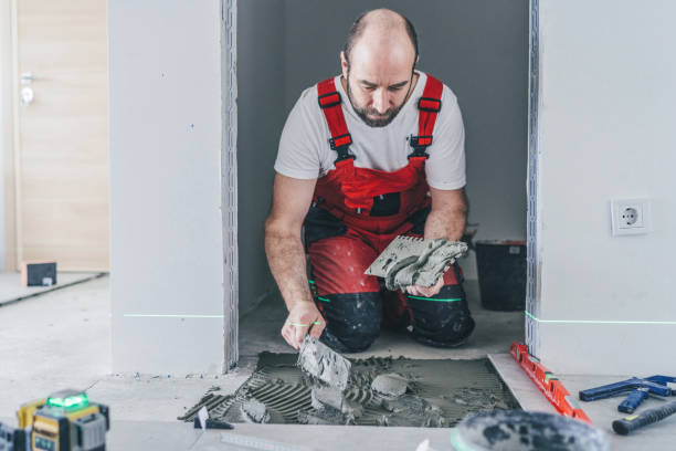 istock Tiler laying tiles on the floor 1153615969