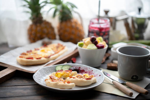 homemade healthy breakfast：cheese pizza with bacon and egg