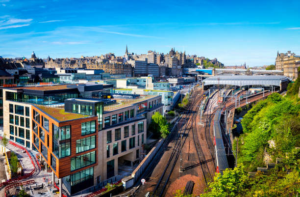 view of edinburgh, schottland, uk - scottish national hat stock-fotos und bilder