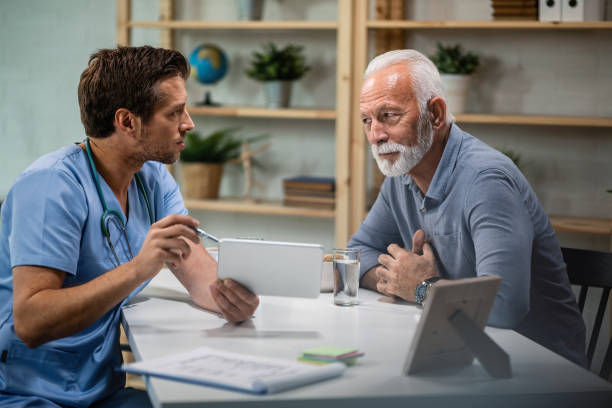 I'm not sure if I understood you well, doctor! Male doctor using touchpad and explaining medical test results to his senior patient during medical appointment. read and understood stock pictures, royalty-free photos & images