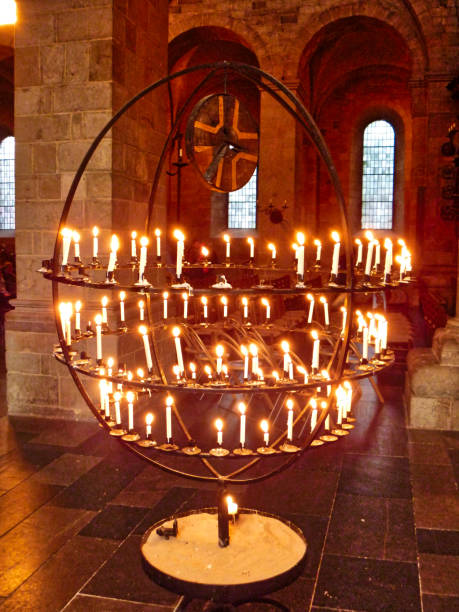 Candelabros De Hierro Forjado - Banco de fotos e imágenes de stock - iStock Candelabros De Hierro Forjado - Banco de fotos e imágenes de stock - iStock