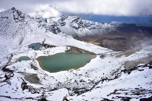 통가리로 교차로 - tongariro crossing 뉴스 사진 이미지