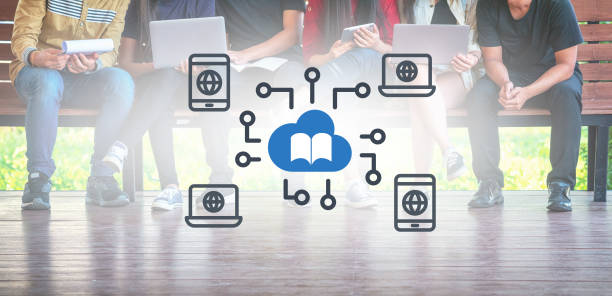 Cloud computing diagram network data storage technology service. Education technology concept. Back to school education knowledge college university concept, Young people being used computer. cloud computing diagrama de red servicio de tecnología de almacenamiento de datos. concepto de tecnología educativa. el concepto universitario de conocimientos de educación universitaria de regreso a la escuela, los jóvenes que usan computadoras