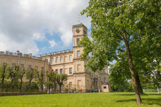 rusia, san petersburgo, el palacio gatchina y el parque - villa rinaldi fotografías e imágenes de stock