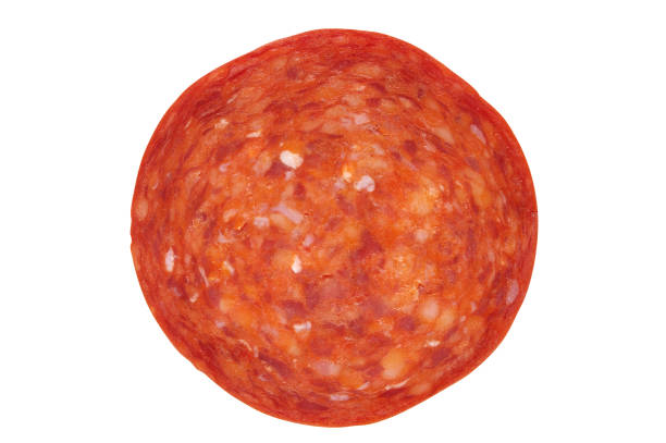 una sola rebanada de carne de pepperoni, aislada en blanco con camino, disparado desde arriba - pepperoni fotografías e imágenes de stock