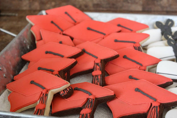 istock Moartaboard Graduation Cookies 1153728691