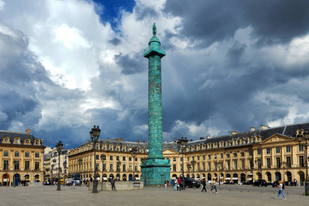istock Paris street scene 1153728710