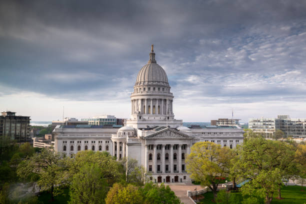 wisconsin state capital na zewnątrz - madison wisconsin zdjęcia i obrazy z banku zdjęć