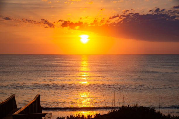 istock Sunrise on the ocean 1153759015