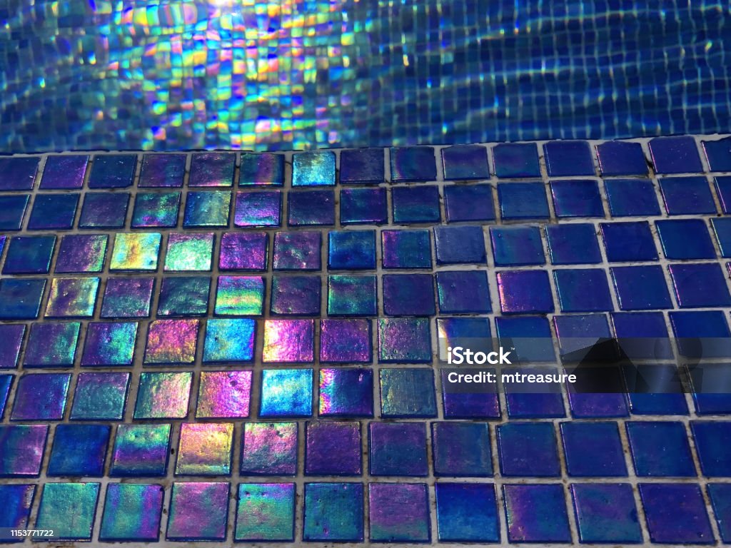 Hình Ảnh Gạch Khảm Màu Xanh Vuông Nhỏ Trong Hồ Bơi Phản Chiếu Ánh ...