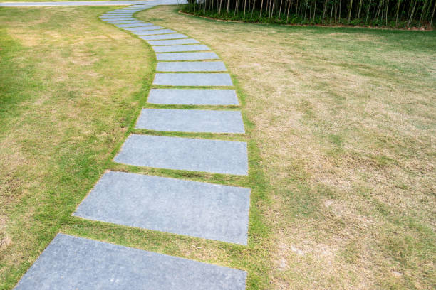 정원에서 돌로 인도 - patio stone footpath formal garden 뉴스 사진 이미지