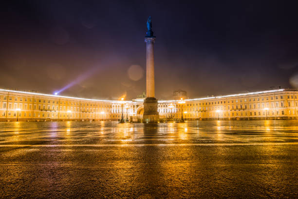 дворцовая площадь, эрмитаж, санкт-петербург - winter palace st petersburg town square outdoors стоковые фото и изображения