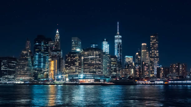 Panoramic view of Manhattan skyscrapers at night, at Christmas, from the Dumbo area in Brooklyn Panoramic view of Manhattan skyscrapers at night, at Christmas, from the Dumbo area in Brooklyn one world trade center photos stock pictures, royalty-free photos & images