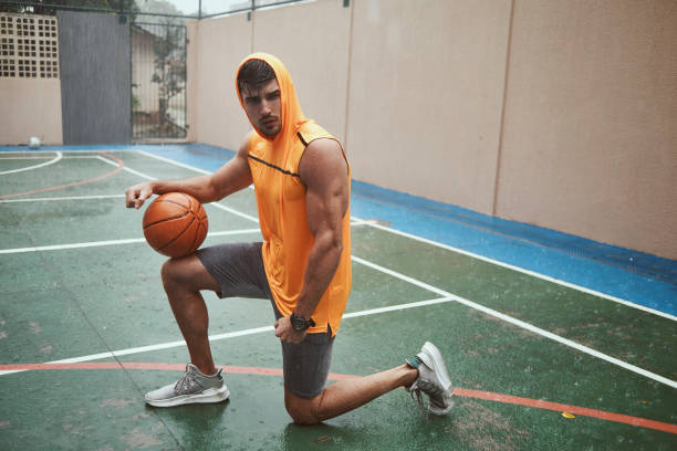 man taking a break after playing basketball on a rainy day - basketball sport storm star imagens e fotografias de stock