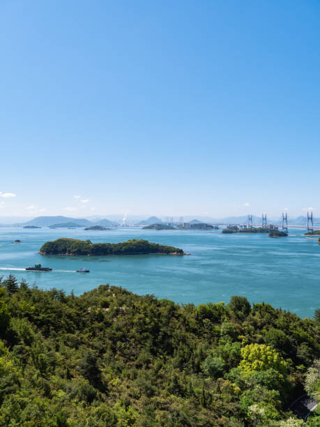 Seto Ohashi Bridge from Mt.Washu lookout in Kurashiki City, Okayama Prefecture, Japan. Seto Ohashi bridge is a bridge connecting Kurashiki City, Okayama Prefecture and Sakaide City, Kagawa Prefecture. puente seto ohashi desde el mirador de mt. washu en la ciudad de kurashiki, prefectura de okayama, japón. el puente de seto ohashi es un puente que conecta la ciudad de kurashiki, la prefectura de okayama y la ciudad de sakaide, prefectura de kagawa.