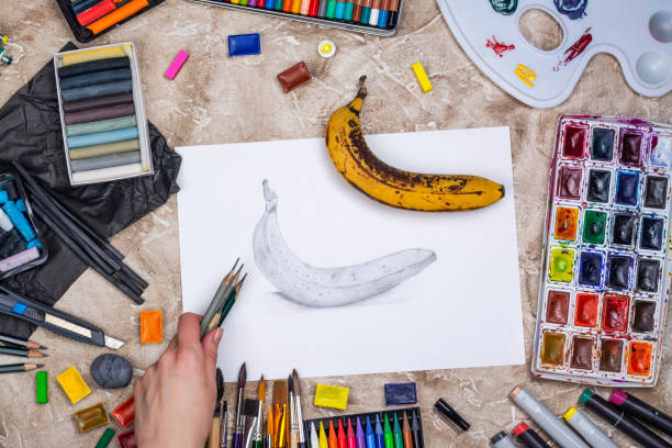 pencil sketch of a banana - drawing sketch artist charcoal drawing imagens e fotografias de stock